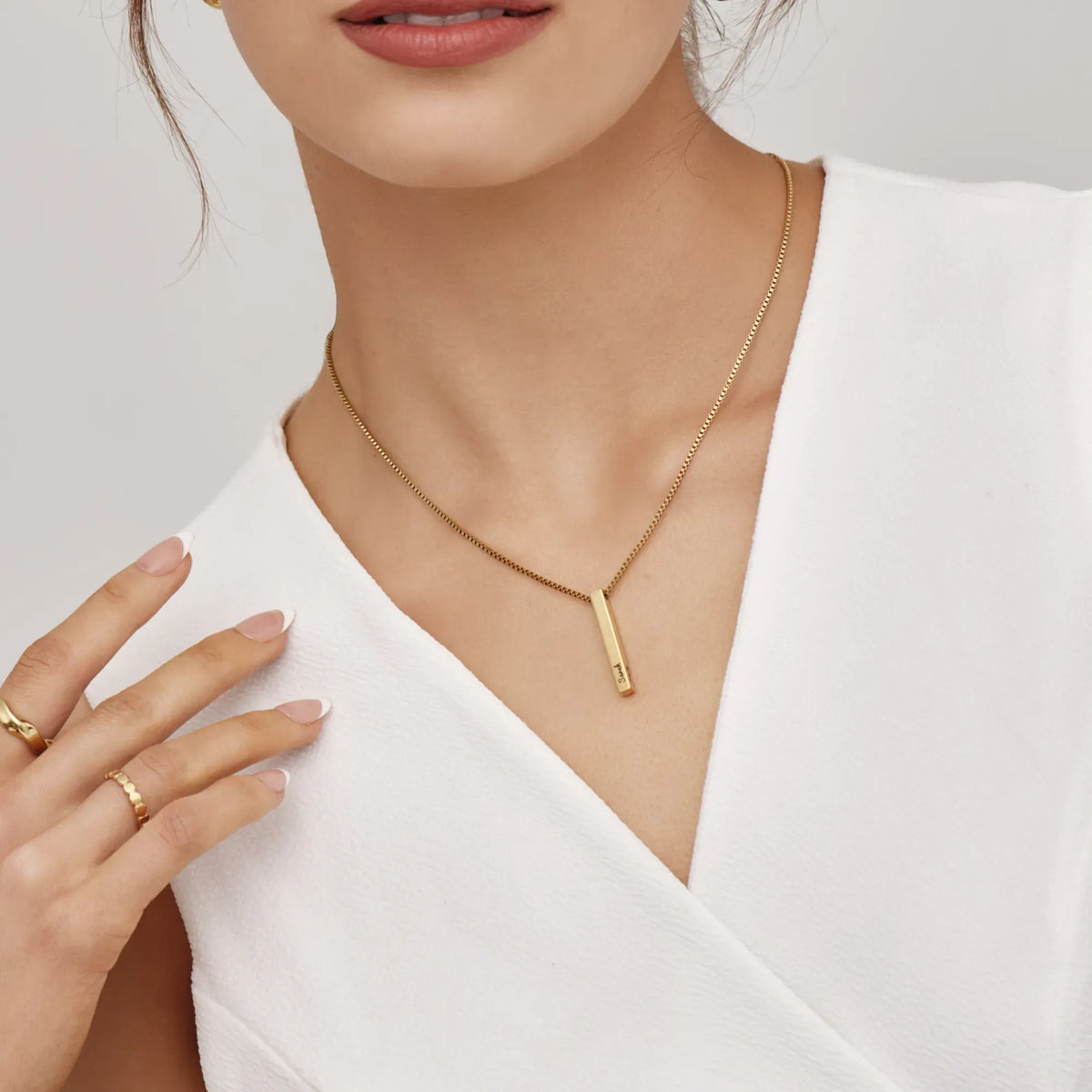 Collier Personnalisé – Barre Verticale Gravée avec Prénom